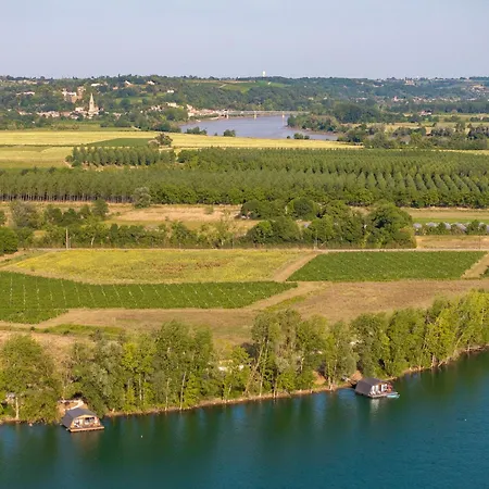 Maison flottante / Houseboat sur lac privé Сasa de vacaciones Baurech
